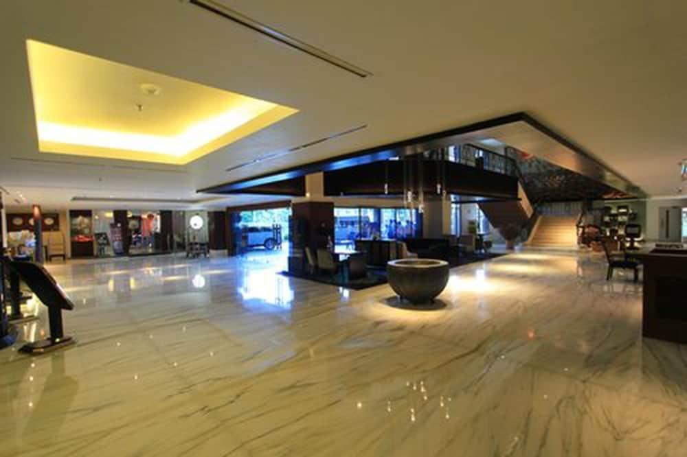 Blue Sky Hotel Balikpapan Exterior foto