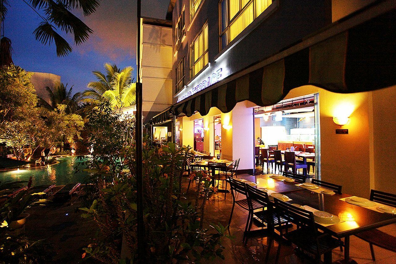 Blue Sky Hotel Balikpapan Exterior foto